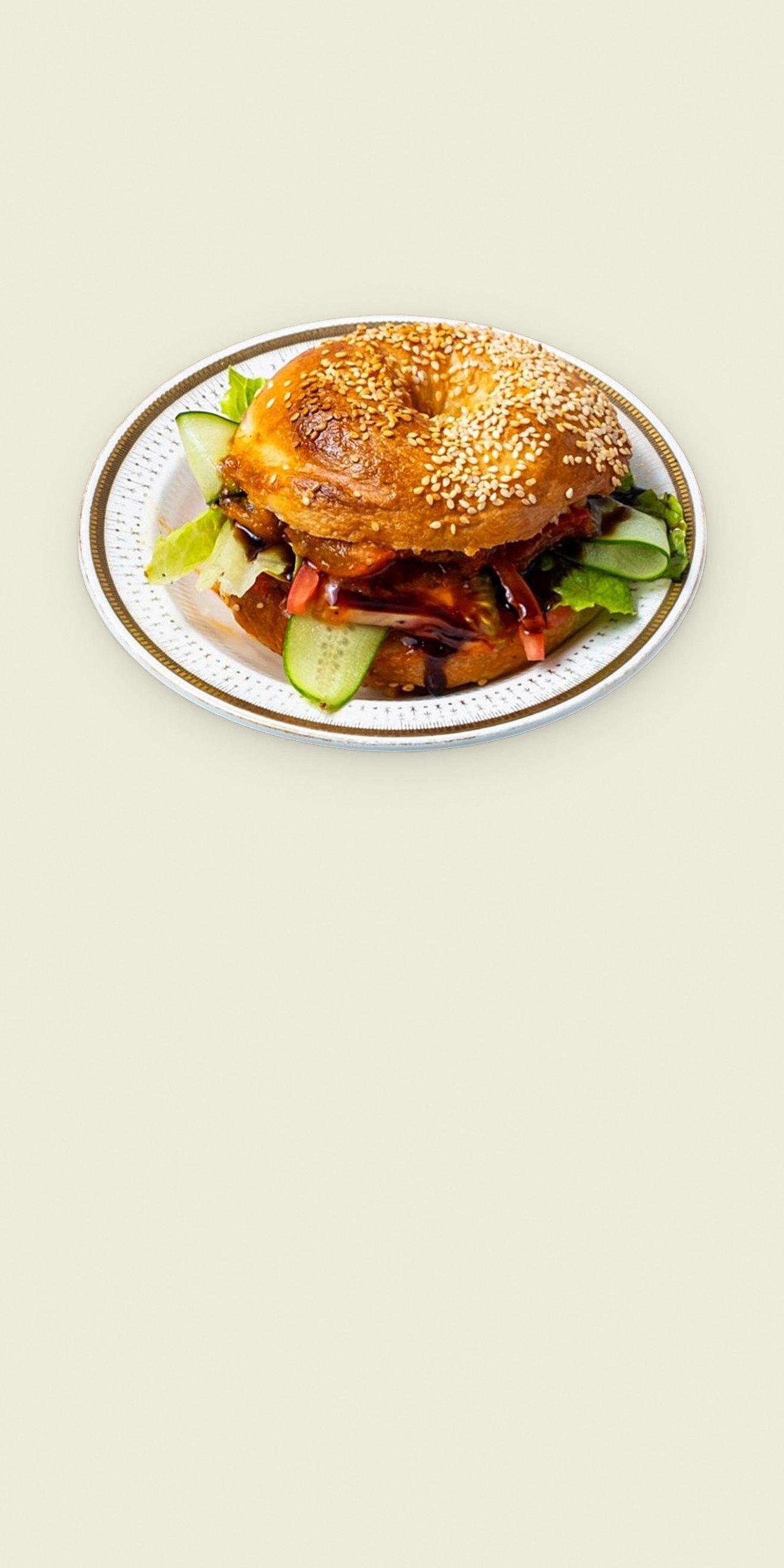 Beigelis su šviežiomis daržovėmis